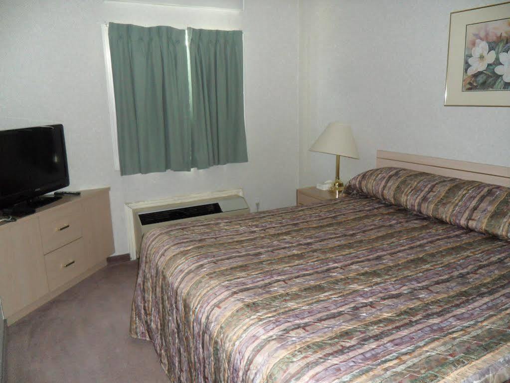 Bay Hill Inns & Suites Neepawa Exterior foto