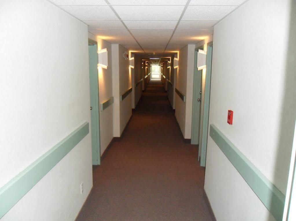 Bay Hill Inns & Suites Neepawa Exterior foto